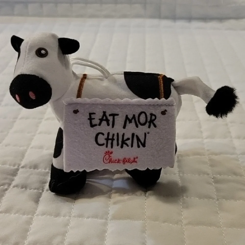 Chick-fil-A Cow Plush Toy Ornament Limited Edition Eat‎ Mor Chikin Collectible